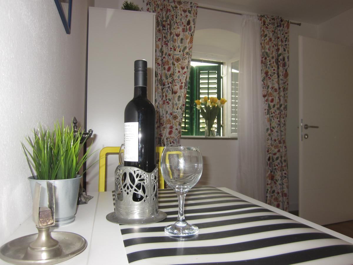 Apartment On The Square Makarska Esterno foto