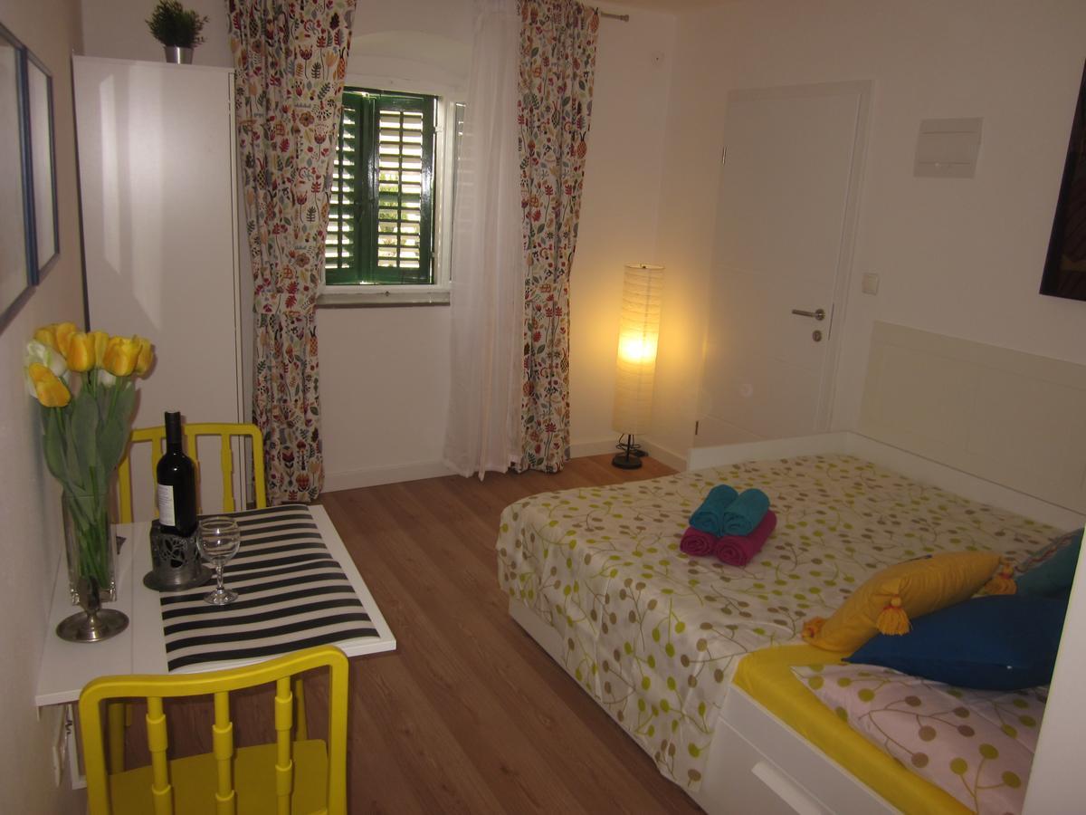Apartment On The Square Makarska Esterno foto