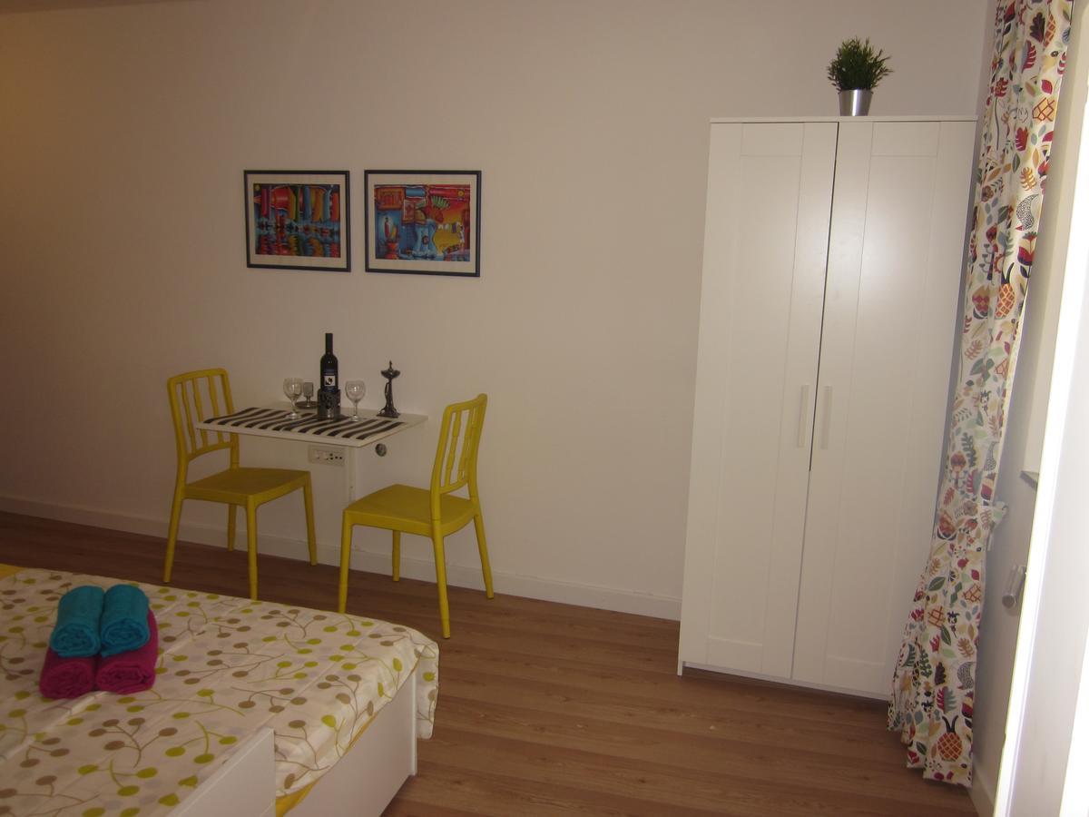 Apartment On The Square Makarska Esterno foto