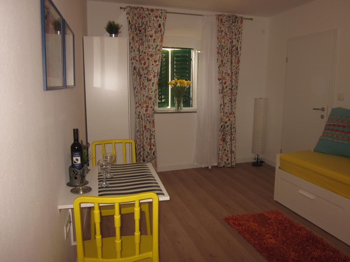 Apartment On The Square Makarska Esterno foto