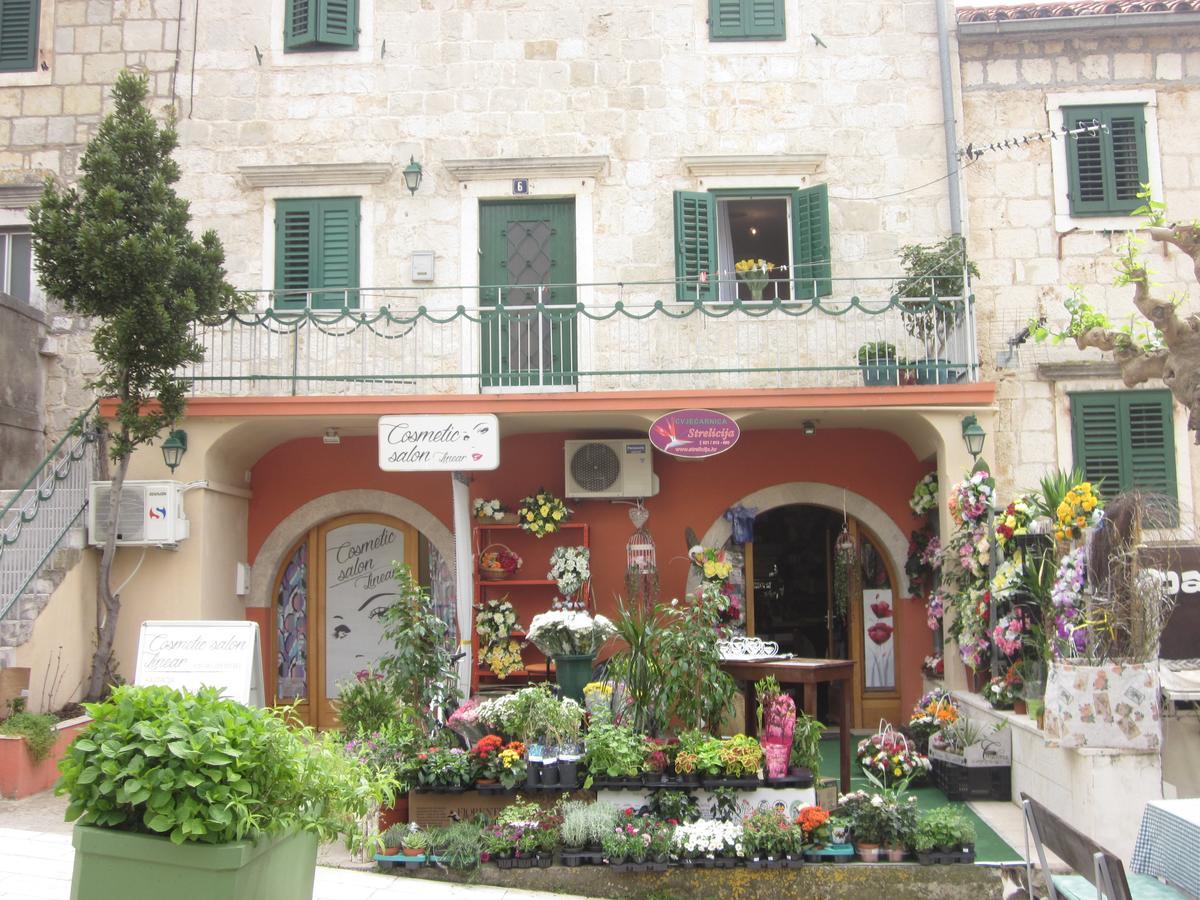 Apartment On The Square Makarska Esterno foto