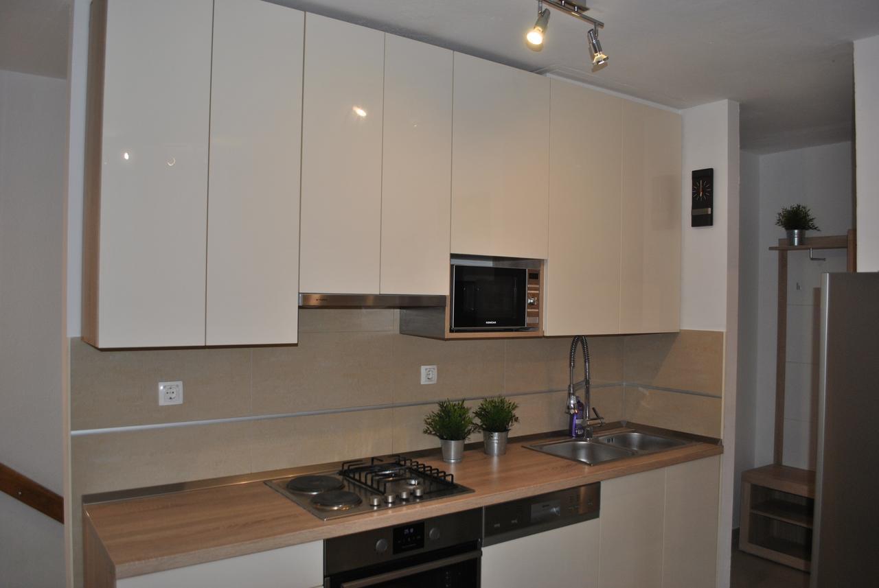 Apartment On The Square Makarska Esterno foto