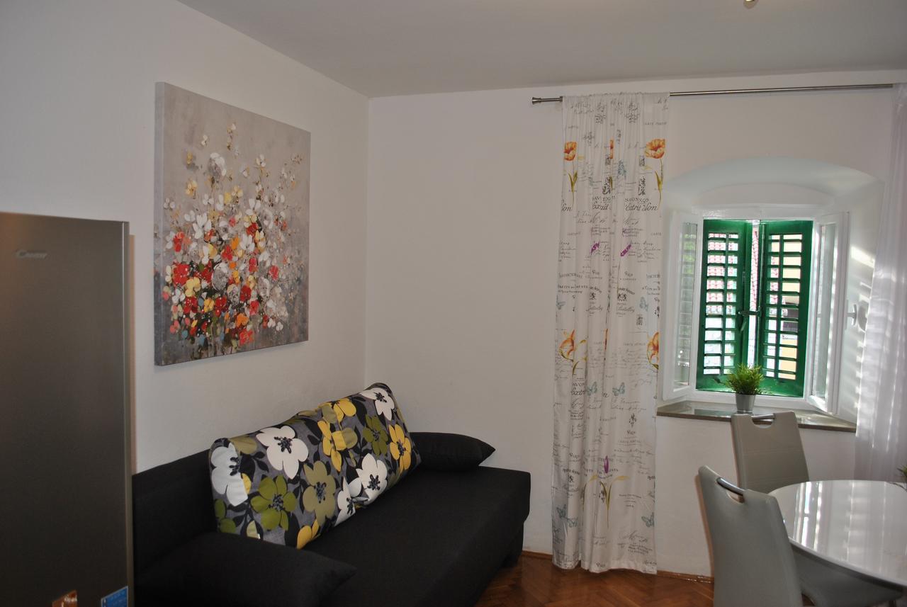 Apartment On The Square Makarska Esterno foto