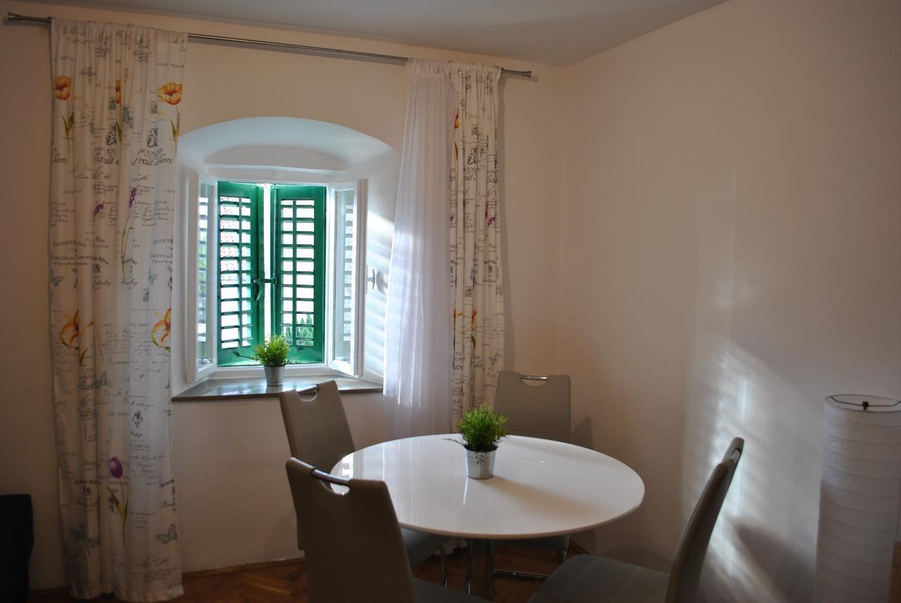 Apartment On The Square Makarska Esterno foto