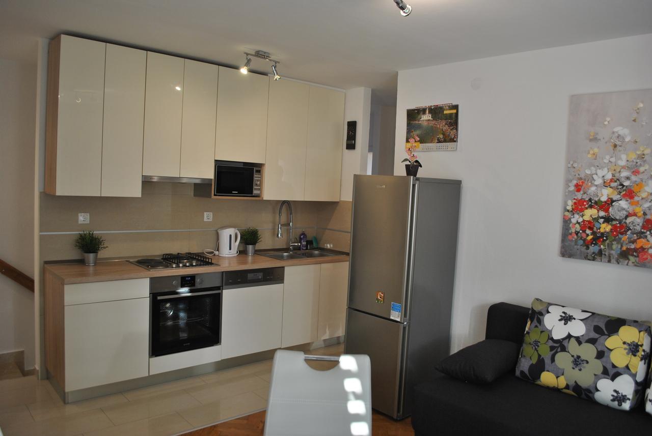 Apartment On The Square Makarska Esterno foto