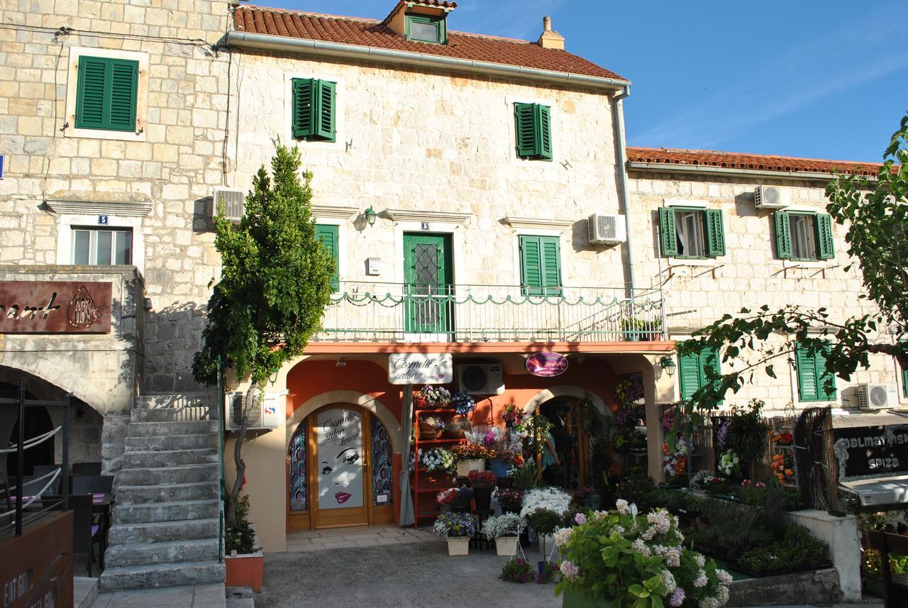 Apartment On The Square Makarska Esterno foto