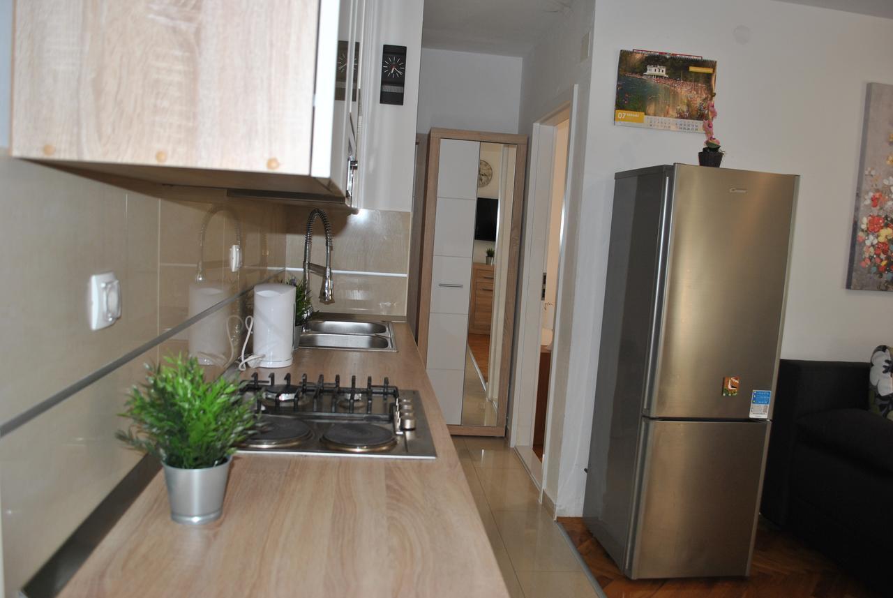 Apartment On The Square Makarska Esterno foto