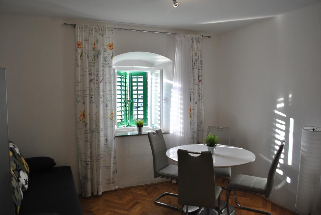 Apartment On The Square Makarska Esterno foto