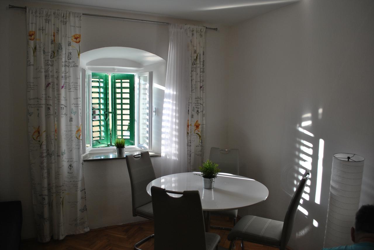 Apartment On The Square Makarska Esterno foto