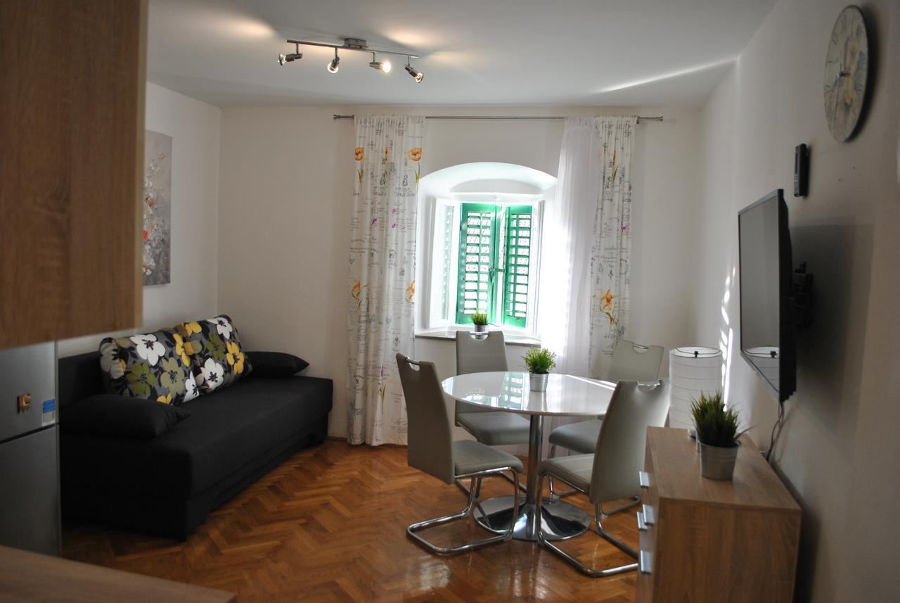 Apartment On The Square Makarska Esterno foto