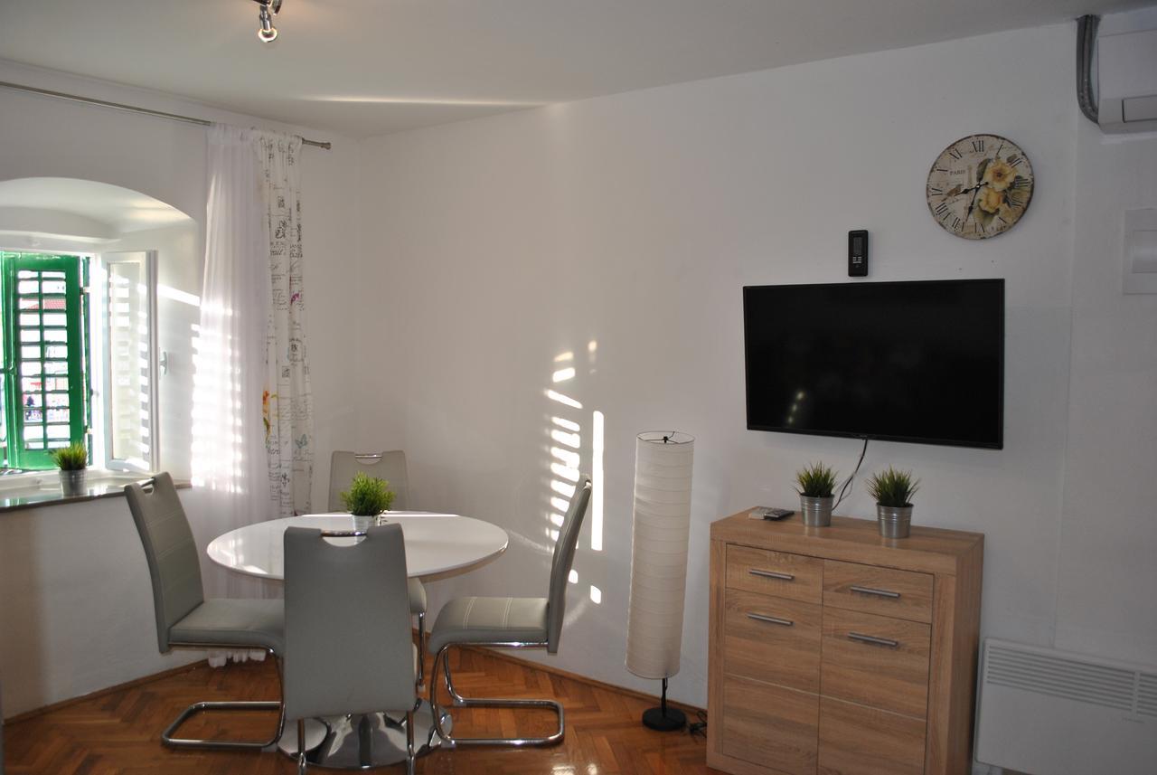 Apartment On The Square Makarska Esterno foto