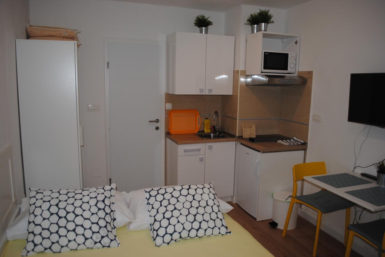 Apartment On The Square Makarska Esterno foto