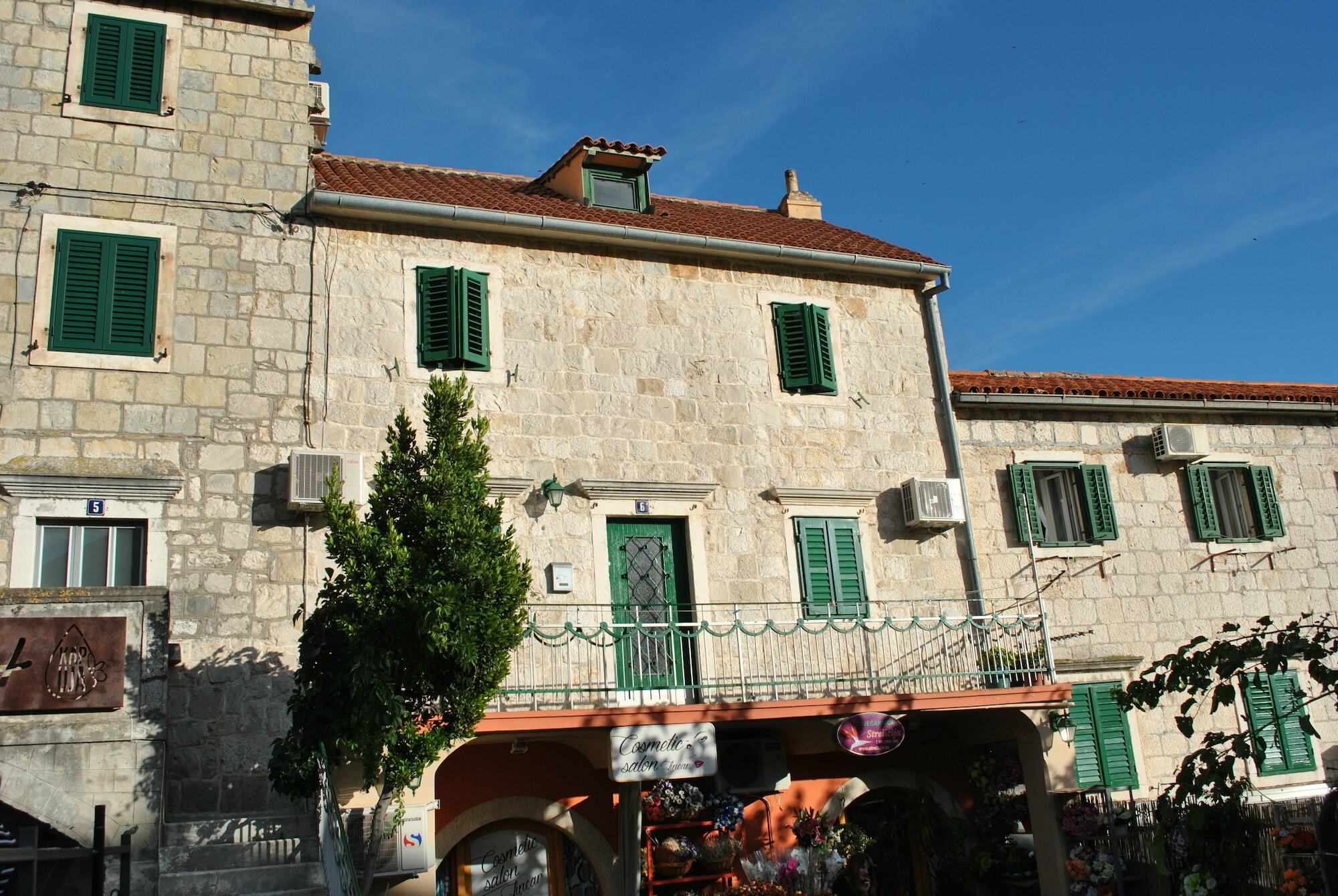 Apartment On The Square Makarska Esterno foto